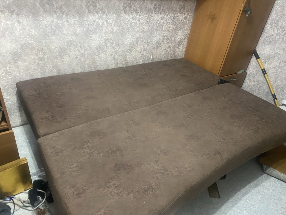 Продам диван в хорошем состояние