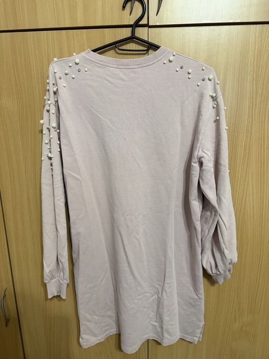 Bluza lunga Bershka cu perle – Roz pudră – Mărimea S