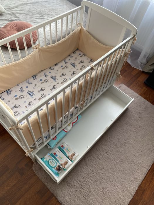 Patut bebe cu saltea,2 huse pentru saltea si aparatoare incluse