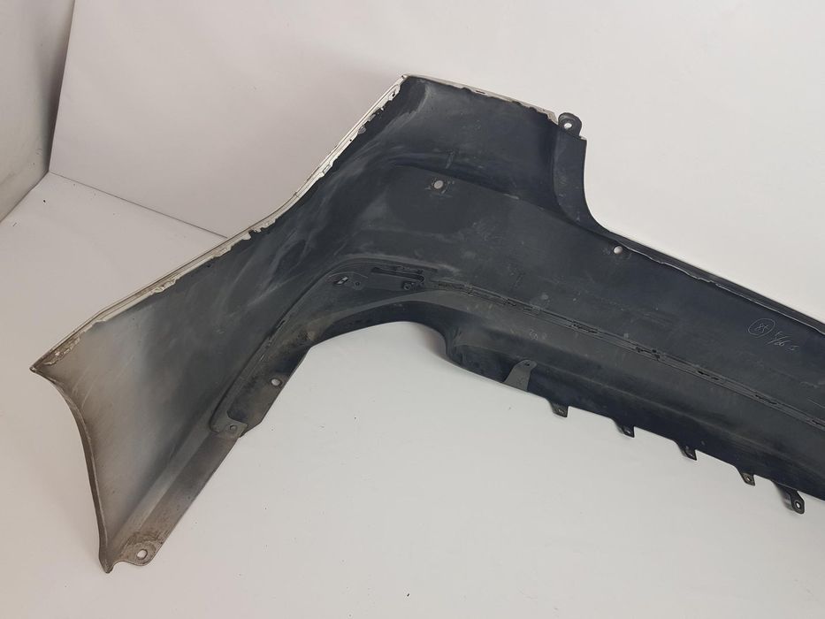 Bara spate Toyota Camry dupa 2017