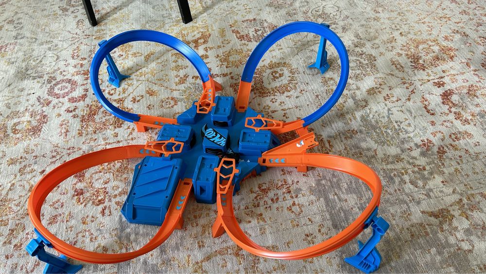 hot wheels criss cross crash Хотвилс
