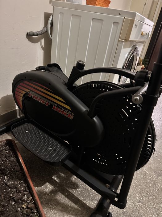 Bicicletă Fitness „First Bike” – Perfectă pentru antrenamente acasă!