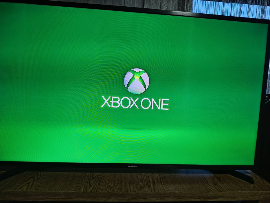 Продам Xbox one FIFA22 в комплекте