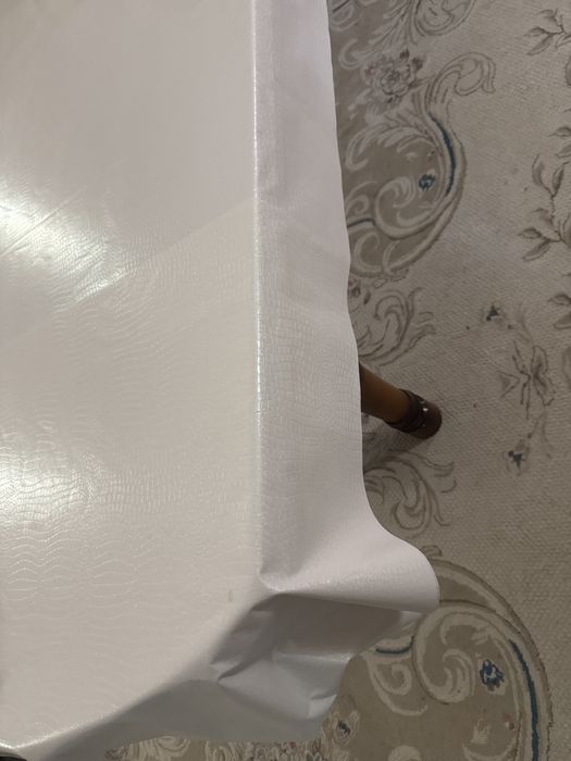 Гостинный стол и стулья