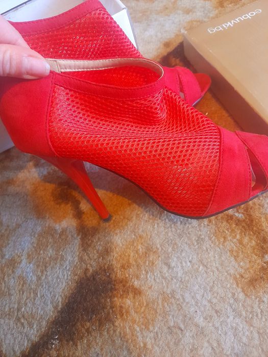 Обувки на ток червени 38 номер 10 лв
