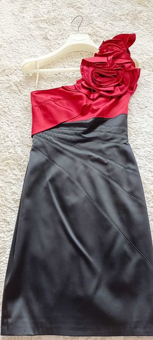 Vând rochie de ocazie Karen Millen, măsura 36, negru cu rosu