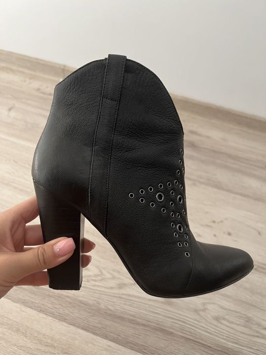 Botine Guess din piele naturala