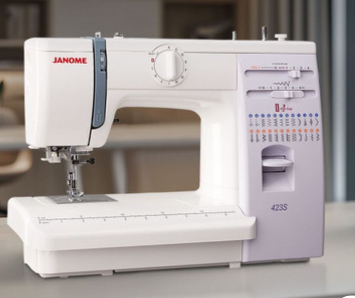 JANOME Model 423S
