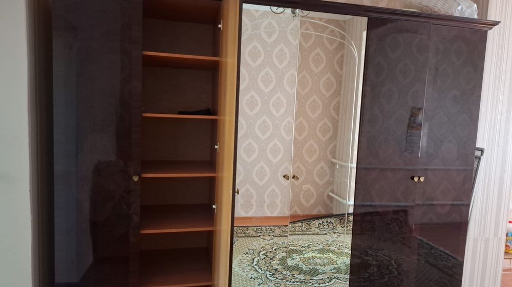 Продам большой  шкаф