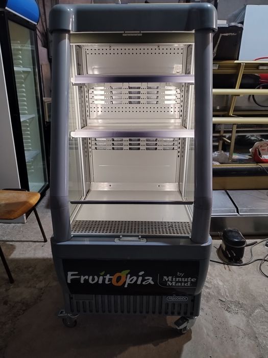 Отворена хладилна витрина