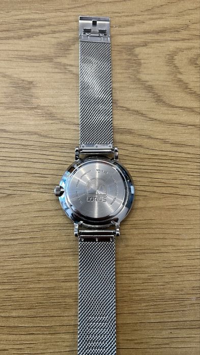 Ceas Lorus gri/negru in stare buna folosit ocazional