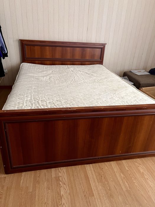 Продам двуспальнюю кровать 160 х 190