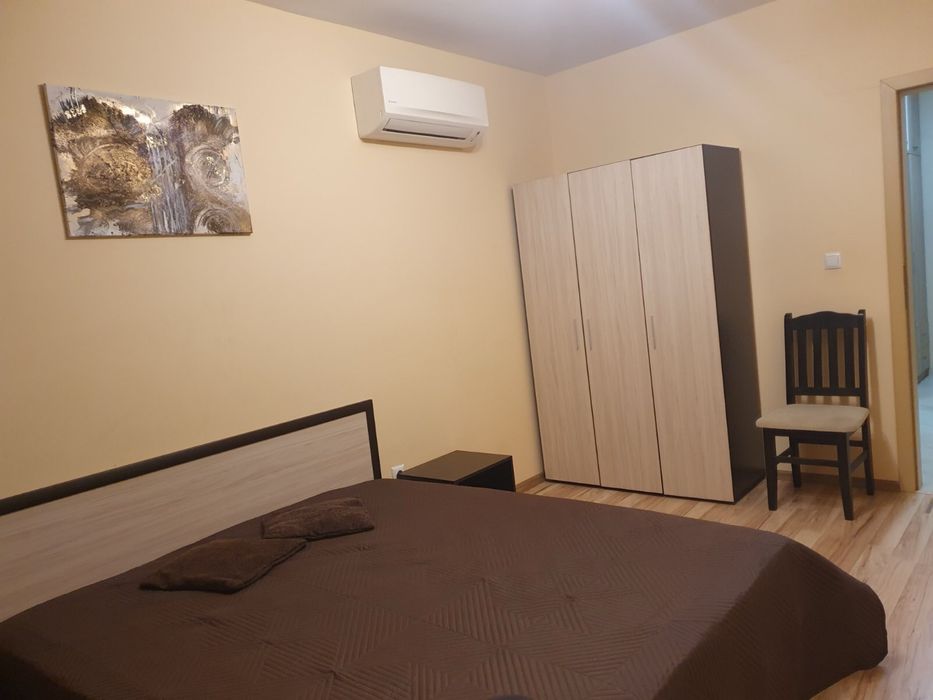 Спалня с ракла и 2 бр.нощни шкафчета