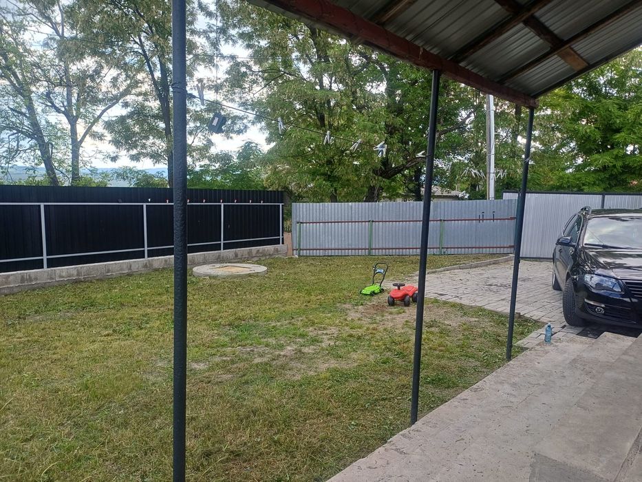 Vând casa 100 m² și curte 300m²
