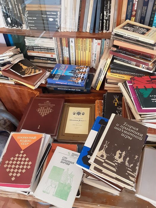 Книги по шахматам.