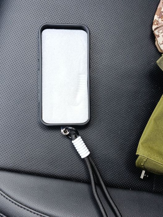 Продам чехол на айфон 13 про