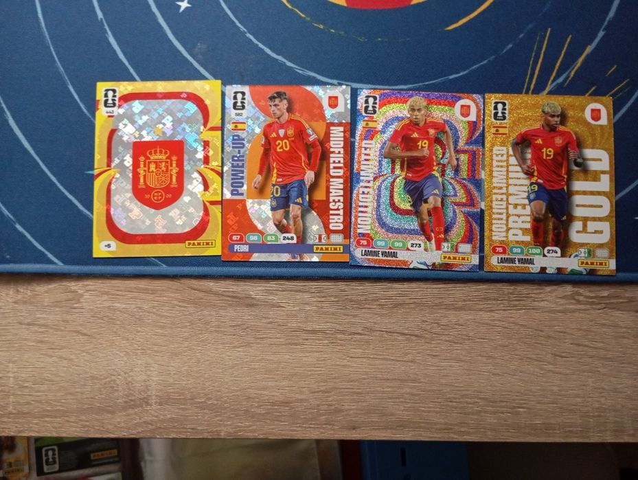 Vând cartonașe originale Panini World cup FIFA.Negociez pretul