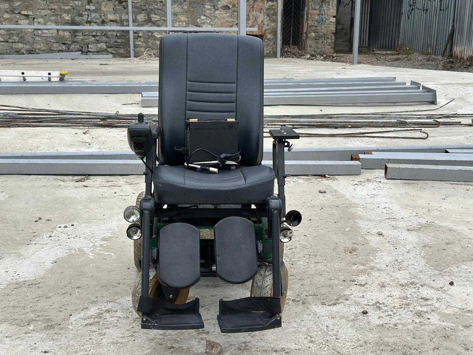 Акумулаторна инвалидна количка Invacare  Инвалиден стол