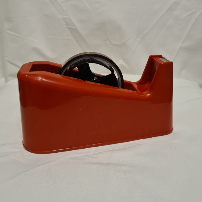 Продам диспенсер для скотча,универсальный.