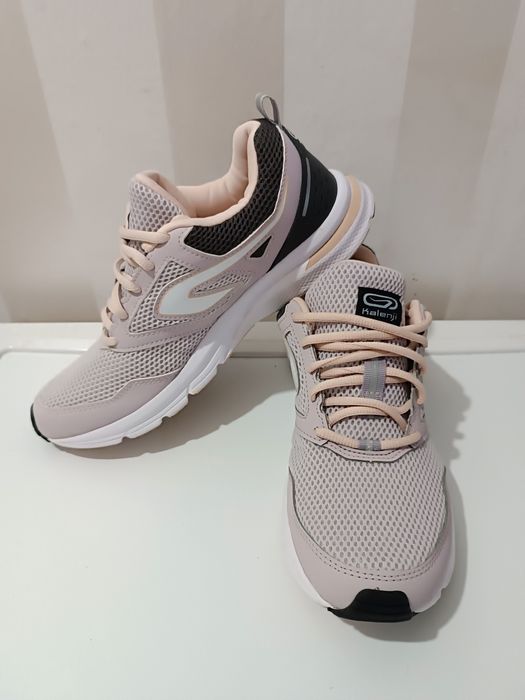 Дамски спортни маратонки