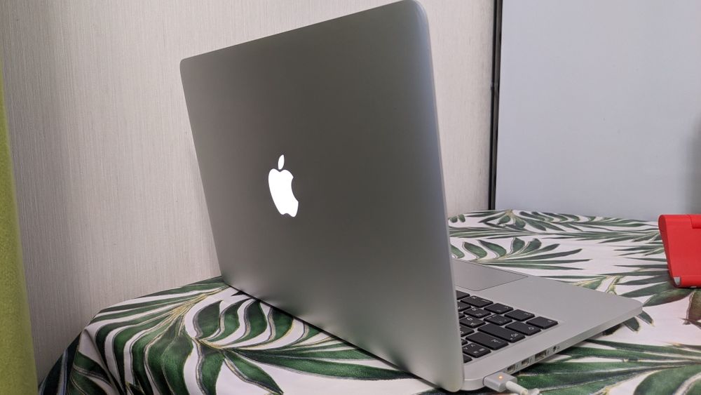 MacBook pro 13 inch 2015 mid 256gb