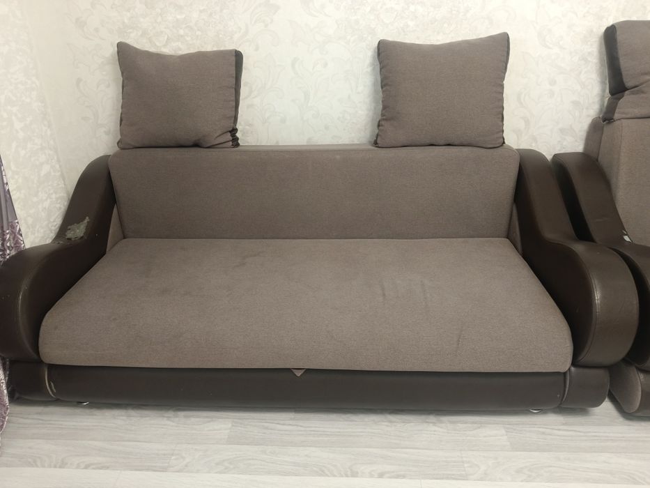 Продам два дивана