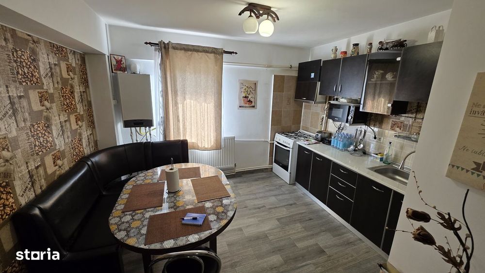 Vand ap cu 3 camere zona Posta 4
