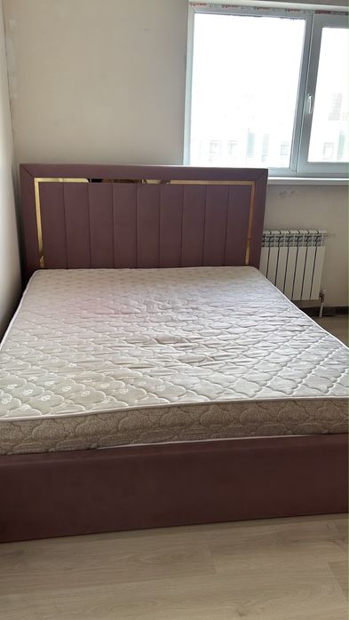 Продам кровать двуспальную в хорошем состоянии с матрасом 10 тысяч