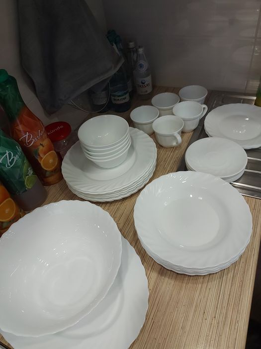 Продаётся посуда белого цвета