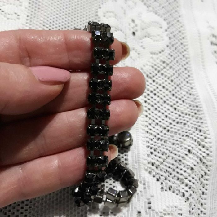 Късо черно Колие