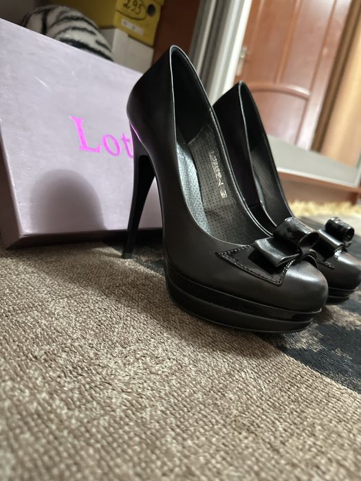 Натуральные кожаные туфли