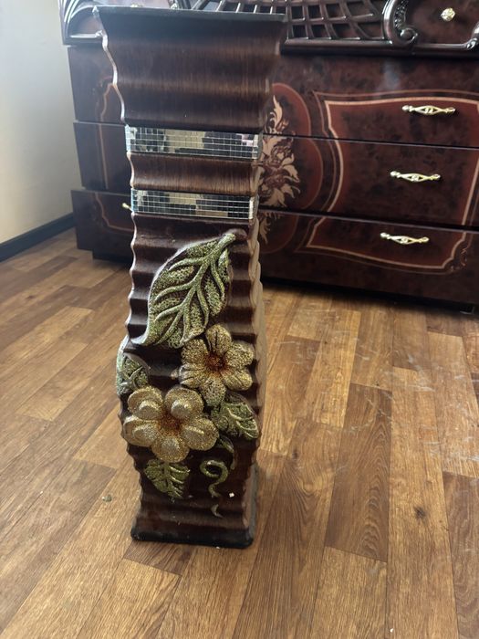 Декоративная ваза