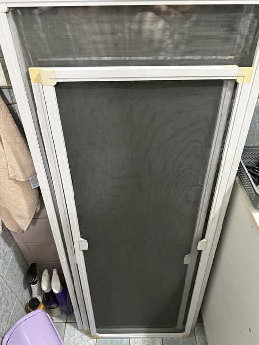 Продаются рамы с сеткой.