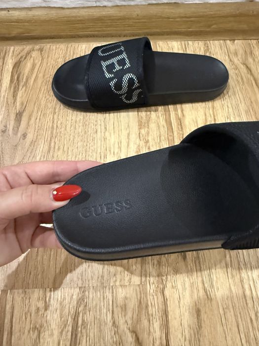 Оригинални чехли на GUESS , 39 номер