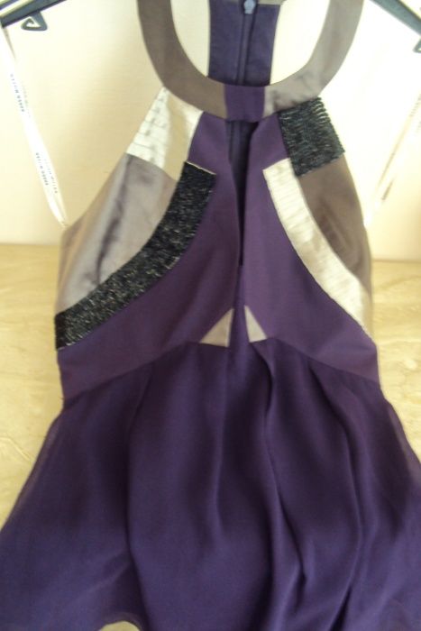 Продавам прекрасна , елегантна ,нова блуза Karen Millen