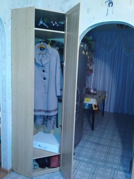 Продам прихожую с большим зеркалом