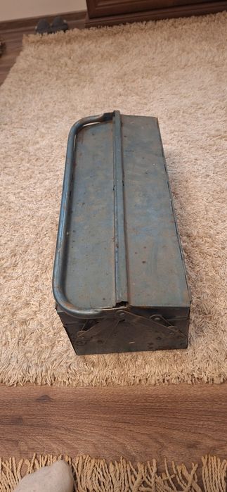 Lot vand o trusa plina cu ceiii trimit si in tara cu verificare colet