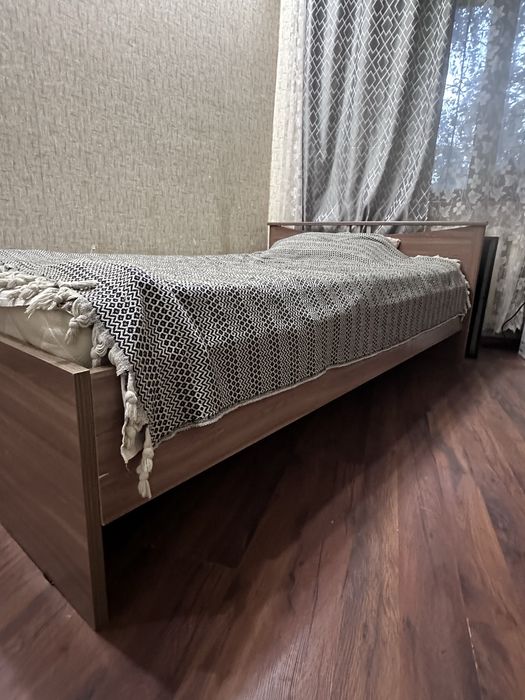 Кровать с матрасом 200/130 см, бу