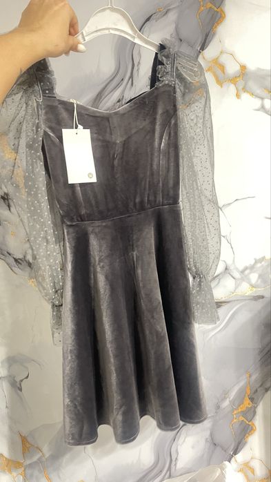 Продам новое платье на девочку!