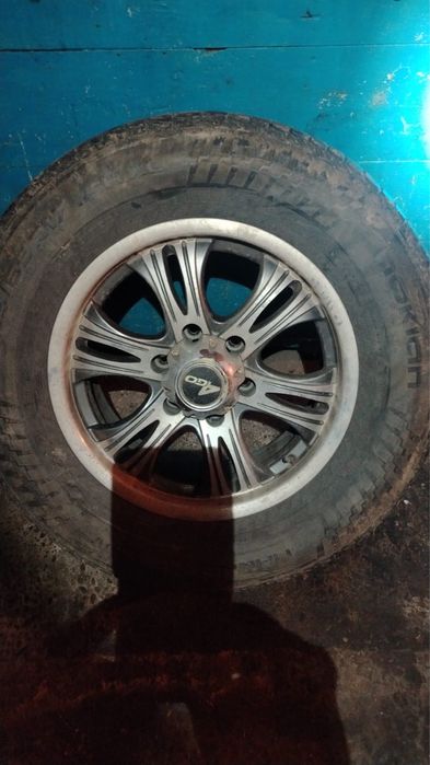 Шины с дисками на внедорожник