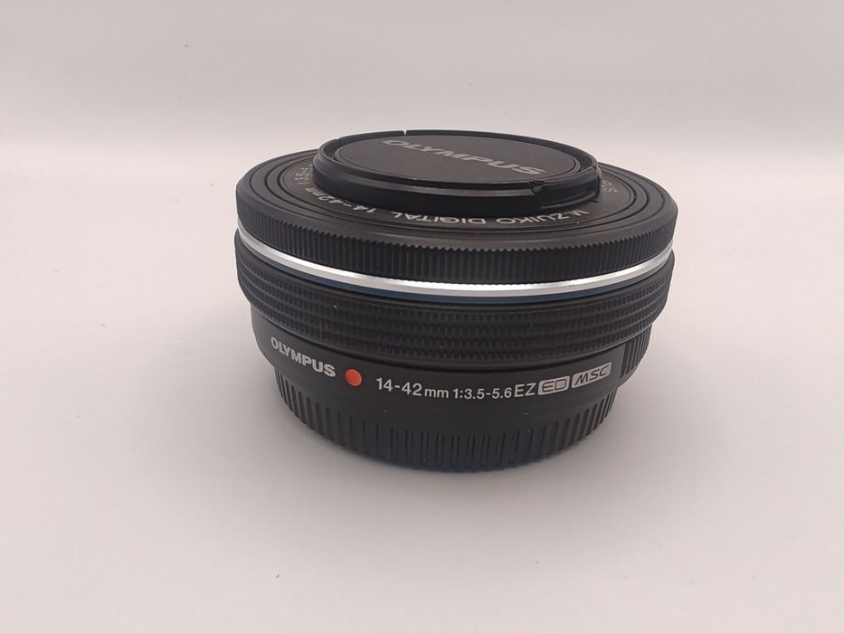 Kit complet Olympus e-m10 II cu obiective, 45mm, 14-42mm și 40-150mm