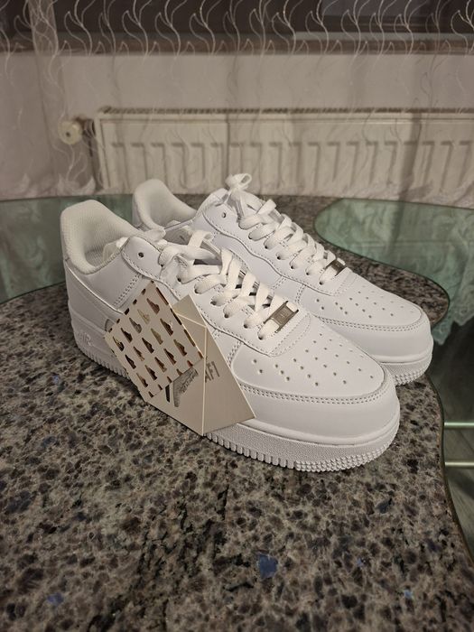 Adidasi Nike Air Force 1 Albi 42.