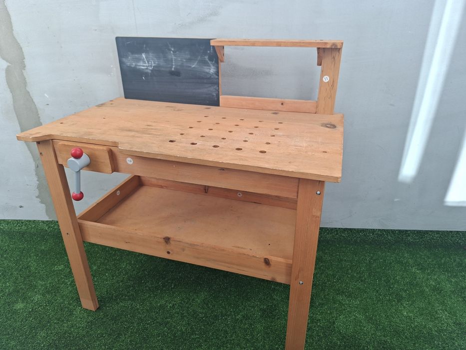 Детска работна маса