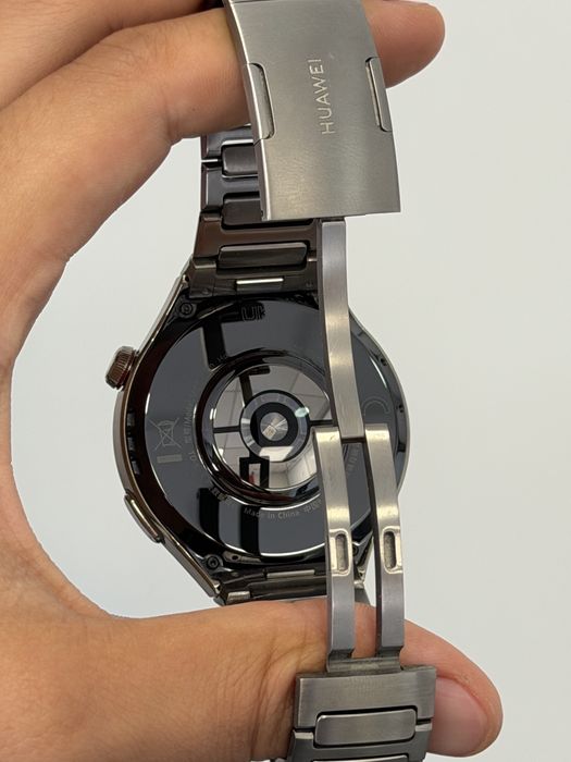 Перфектен Huawei Watch 4 PRO