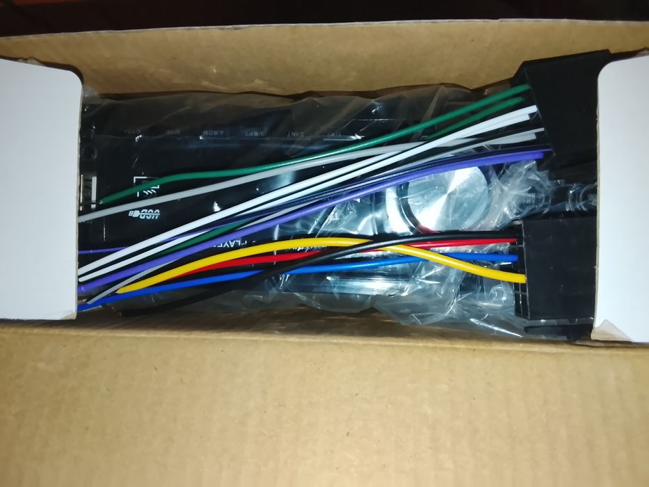 Продам магнитолу новая