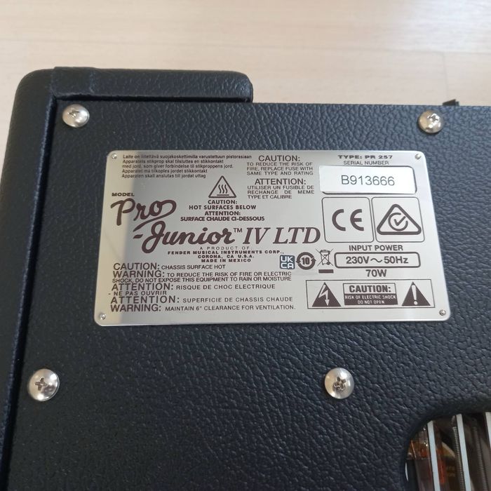 Кубе за китара Fender Pro Junior iv