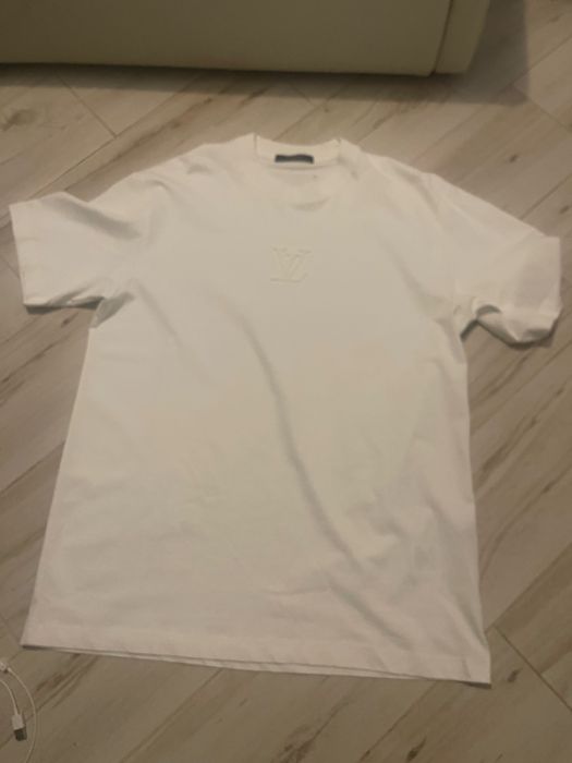 Tricou lv nou nu o fost purtat niciodata