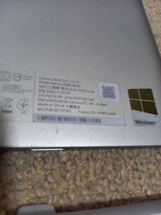 Laptop tableta cu windows 10,