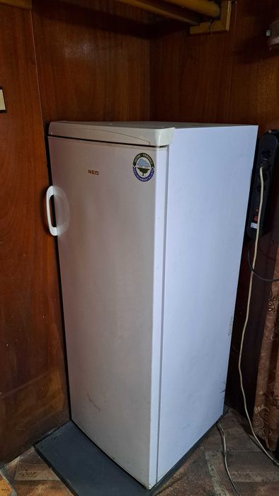 Вертикален фризер с чекмеджета NEO