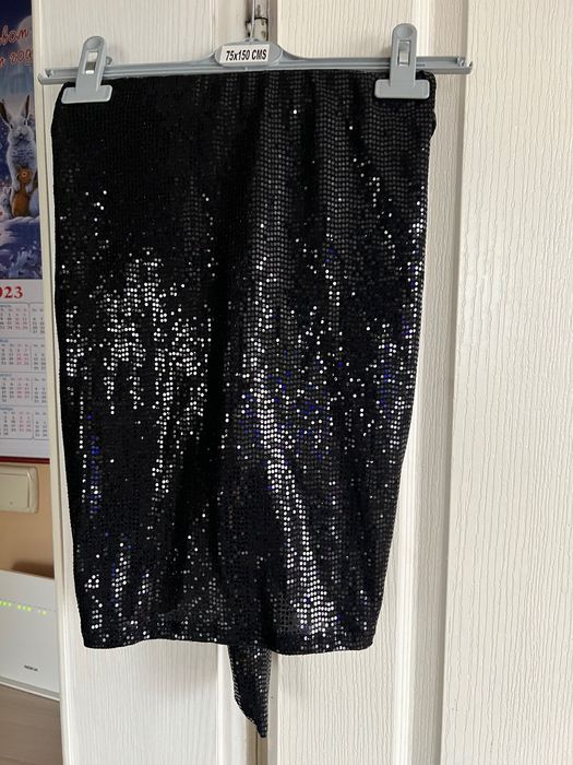 Дамски комплект пола и блуза.